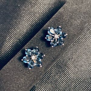 Simply Vera Vera Wang crystal flower stud